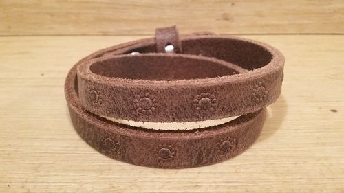 Doppelarmband braun punziert Blüte